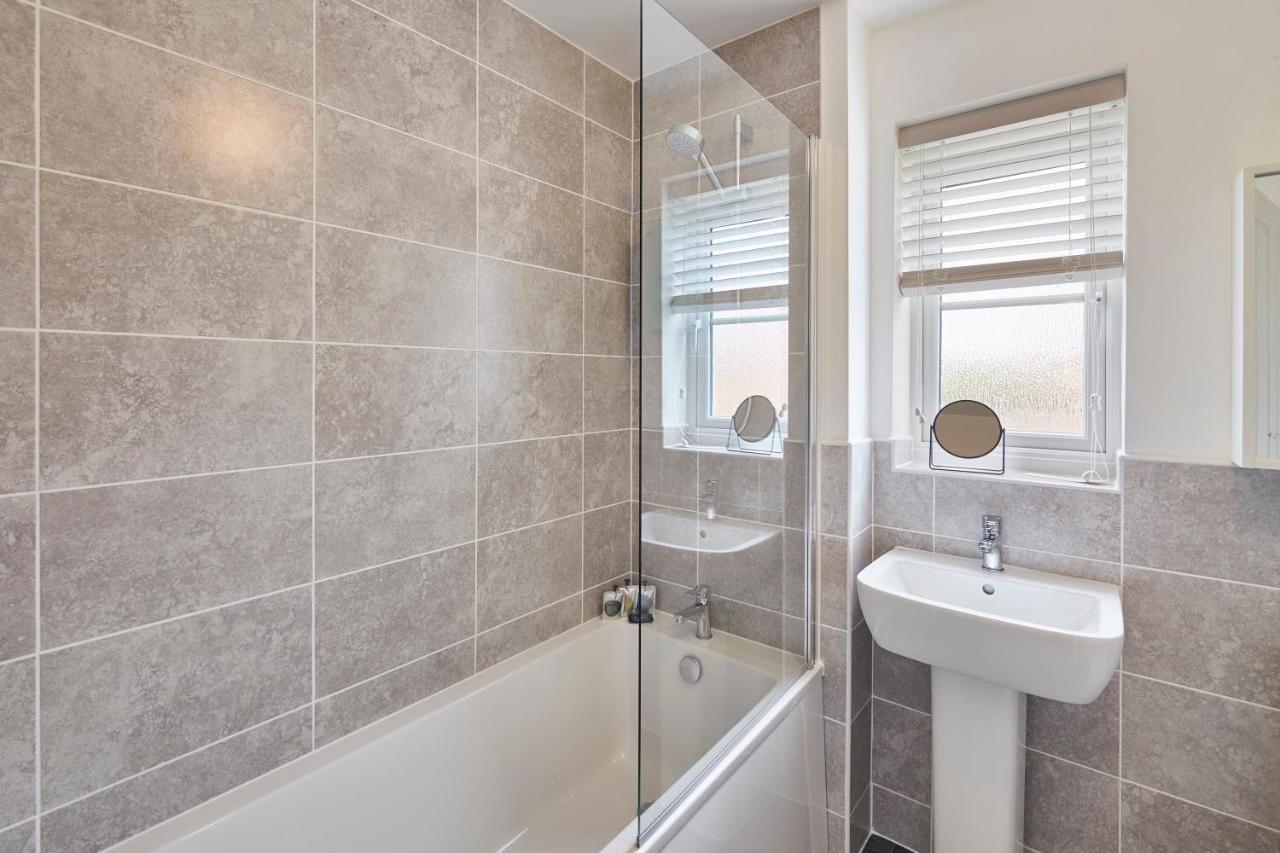 Host & Stay - Cayton Bay Cottage ภายนอก รูปภาพ