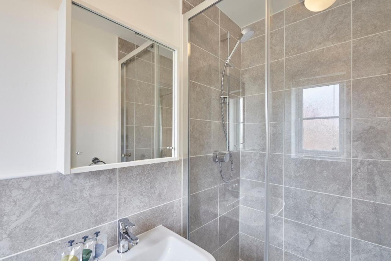 Host & Stay - Cayton Bay Cottage ภายนอก รูปภาพ